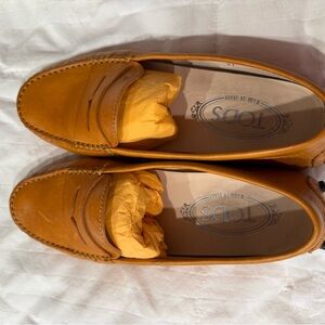 Todd’s ladies’ leather driving loafers. Size 37 EU